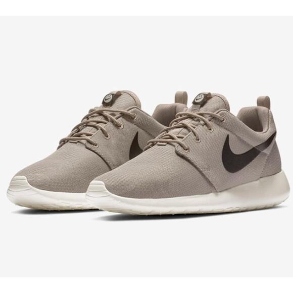Nike Men's Roshe One Shoe, Light Taupe/Sail/Black, Size 8 - Picture 1 of 5